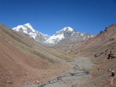 09 First Full View Of Aconcagua And Ameghino From 3625m In The Relinchos Valley Between Casa de Piedra And Plaza Argentina Base Camp.jpg